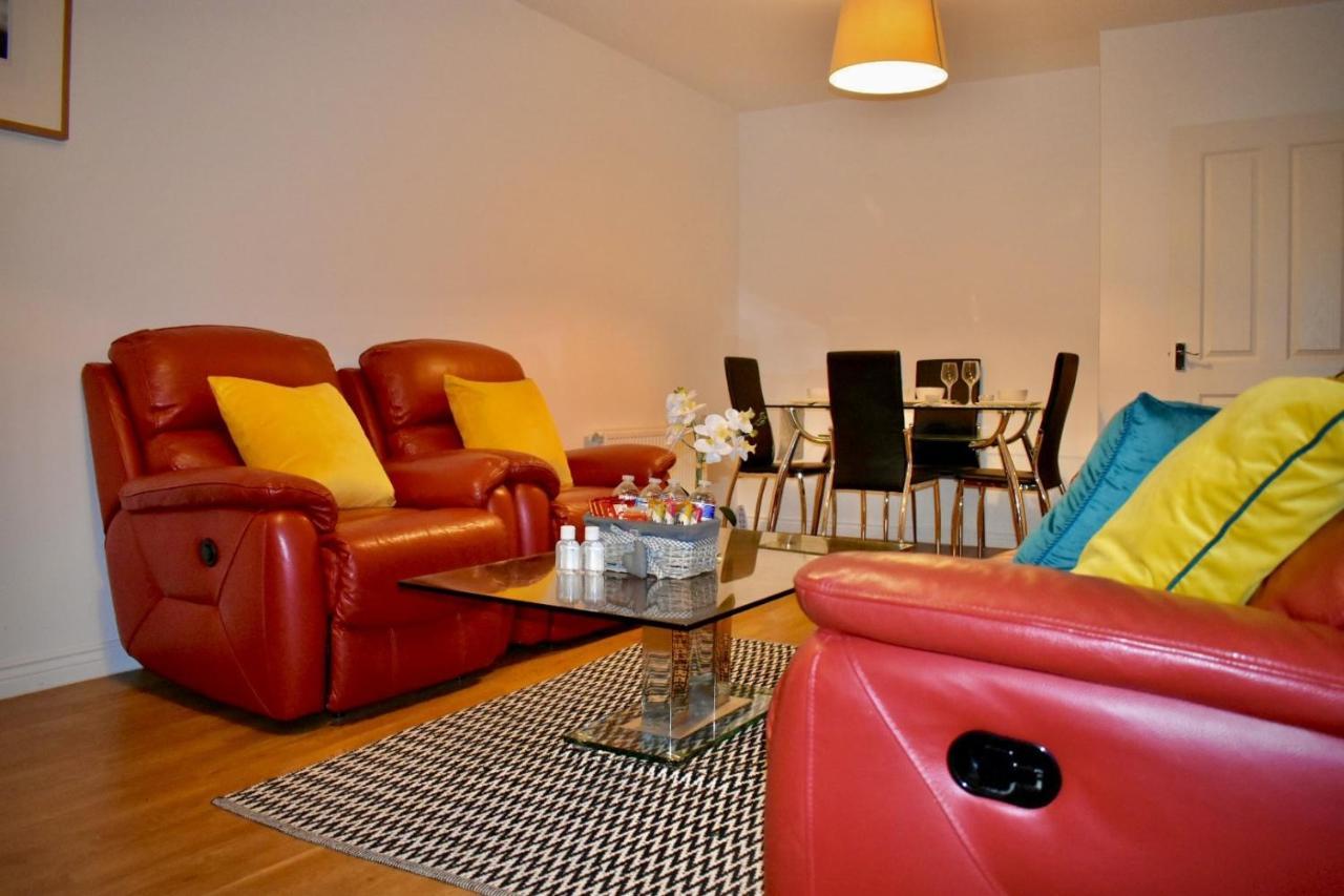 Classy Campbell Park Apartment, Balcony & Free Parking Мілтон-Кінз Екстер'єр фото