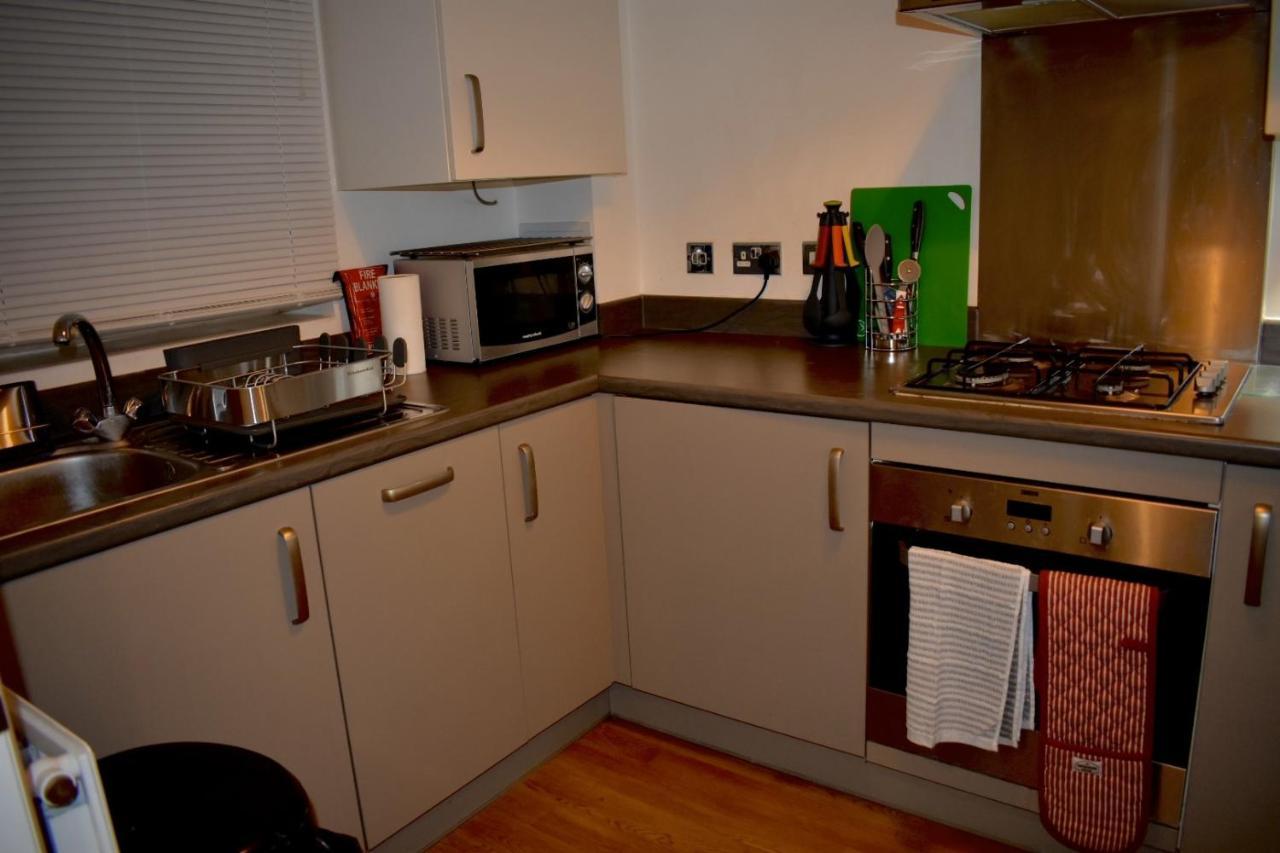 Classy Campbell Park Apartment, Balcony & Free Parking Мілтон-Кінз Екстер'єр фото