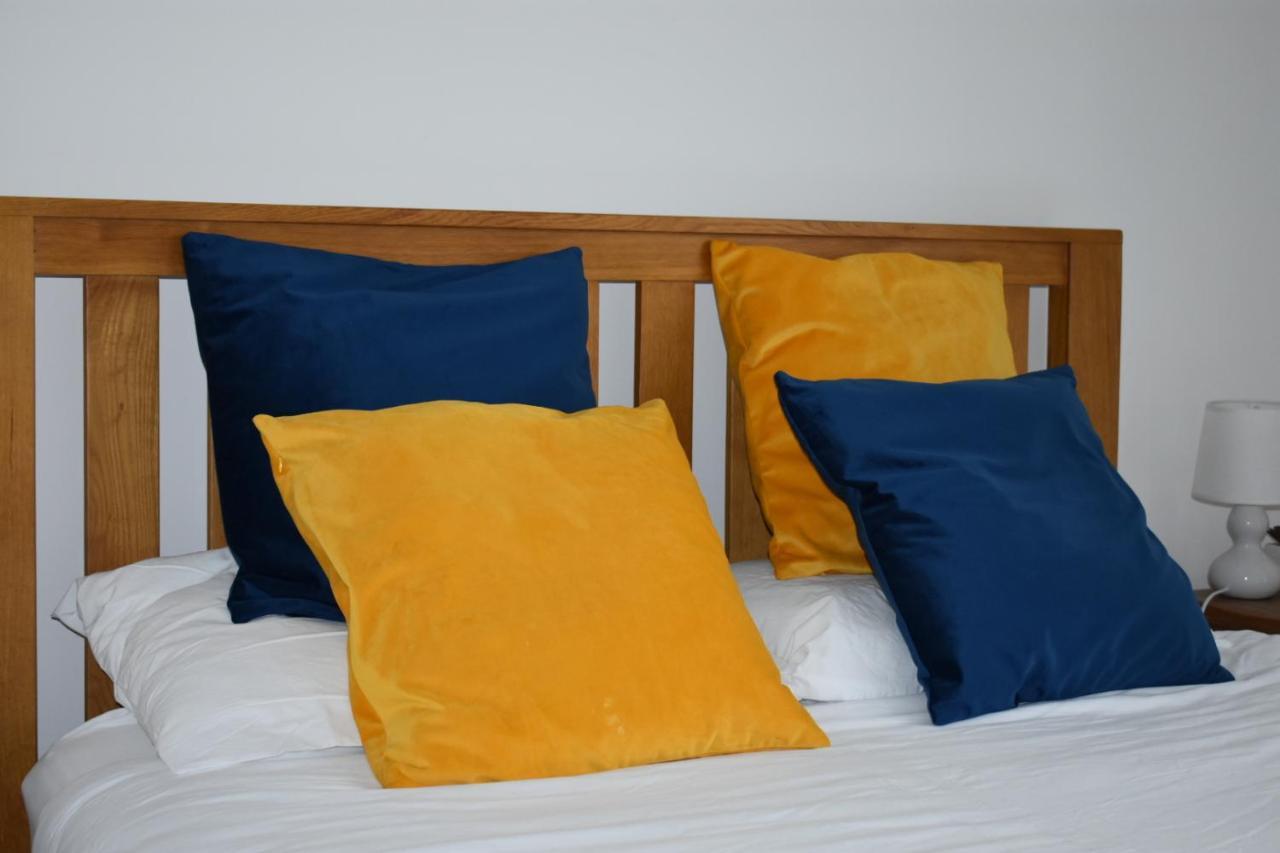 Classy Campbell Park Apartment, Balcony & Free Parking Мілтон-Кінз Екстер'єр фото